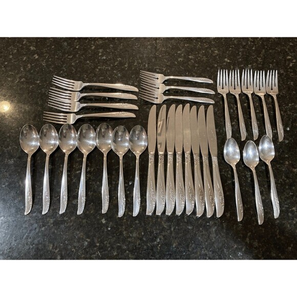 Lilac Time Pattern Silverplate 1881 Rogers/Oneida 30-Piece Set Antique Tea Party - Picture 2 of 15